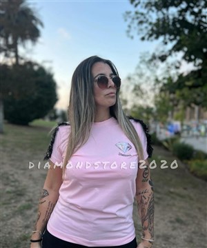 T-shirt diamond com asas pretas 